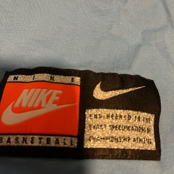 Nike tee - Picture 4 of 4